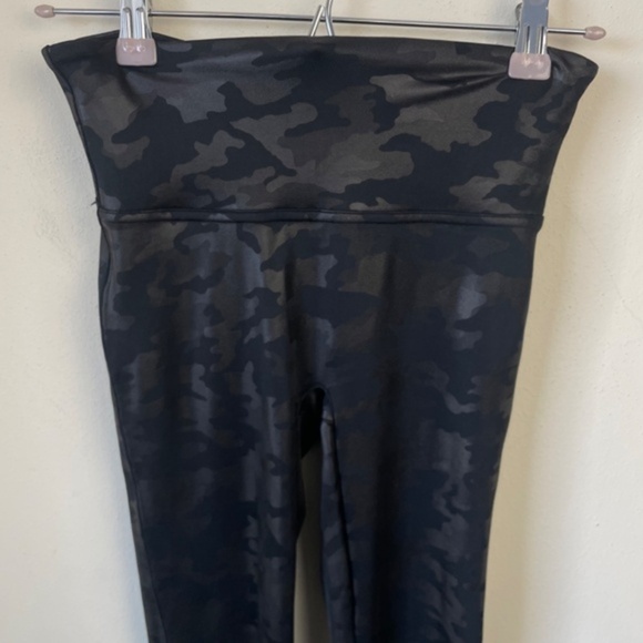Spanx Faux Leather Camo Legging‎ - Picture 5 of 10